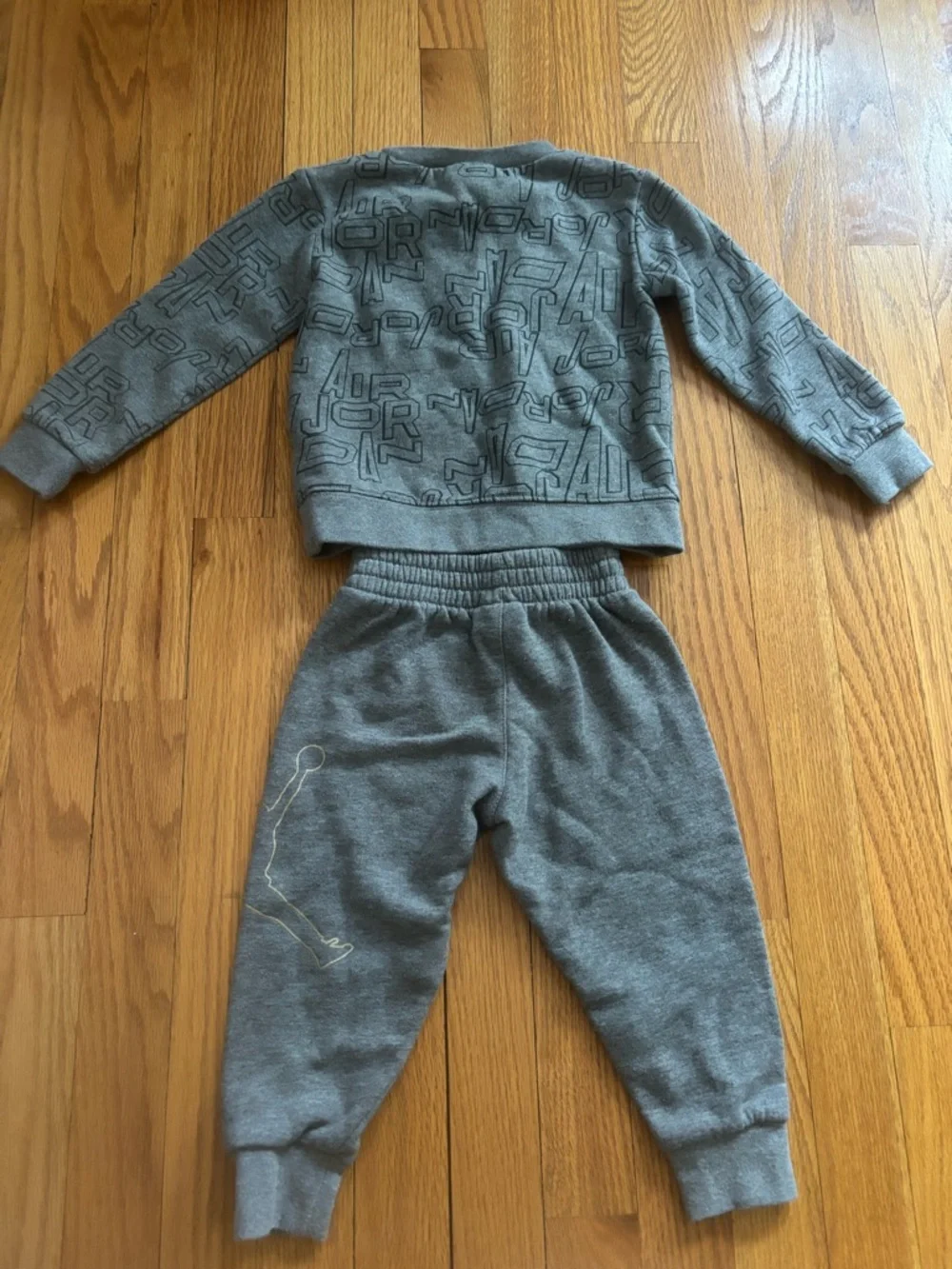 Nike Air Jordan Take Flight Gray Sweatpants & Sweatshirt Set, 2T - Picture 7 of 8